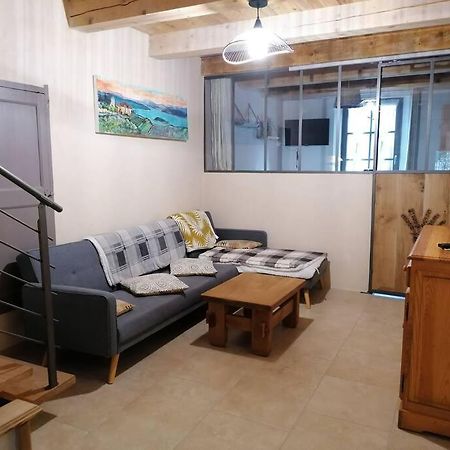 Agreable Maison De Village. กาสเตลลาน ภายนอก รูปภาพ