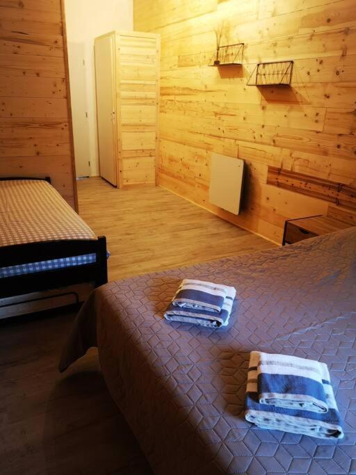 Agreable Maison De Village. กาสเตลลาน ภายนอก รูปภาพ