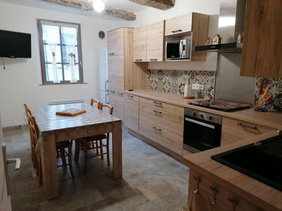 Agreable Maison De Village. กาสเตลลาน ภายนอก รูปภาพ