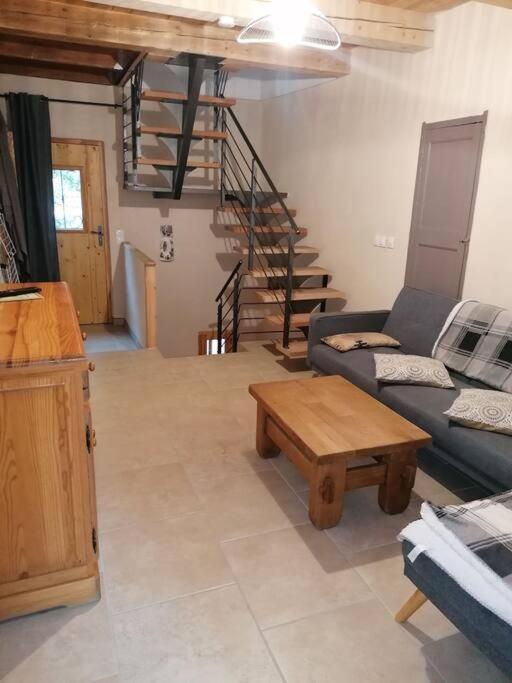 Agreable Maison De Village. กาสเตลลาน ภายนอก รูปภาพ